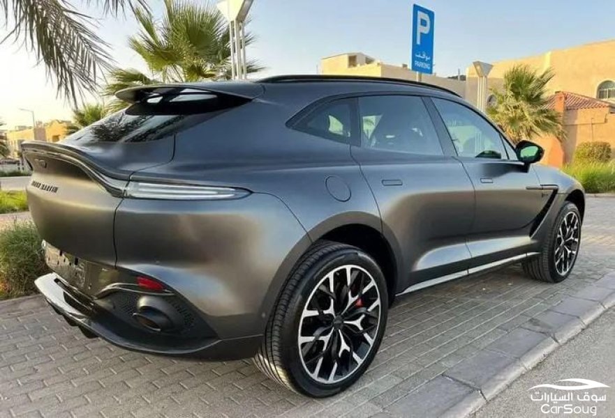 استون مارتن دي بي اكس 4.0T V8 موديل 2021