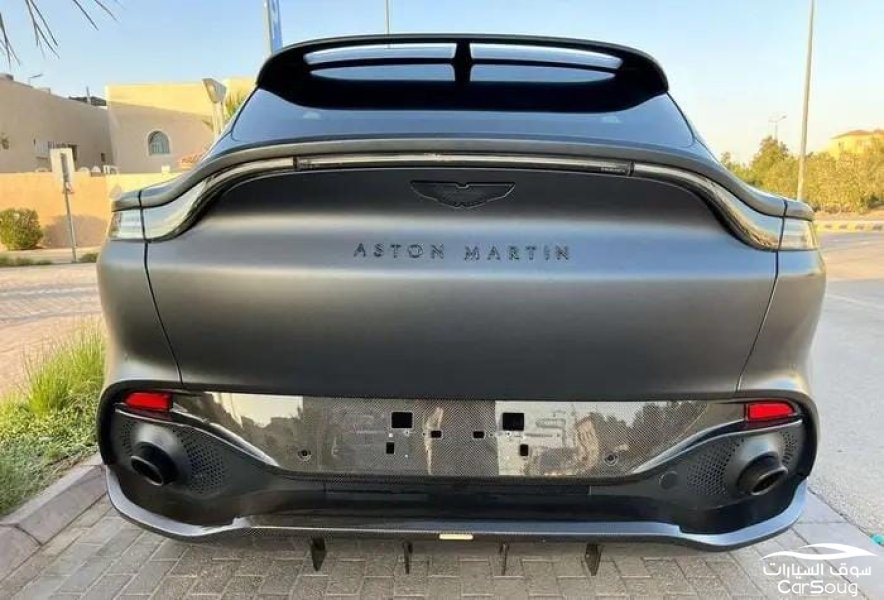 استون مارتن دي بي اكس 4.0T V8 موديل 2021