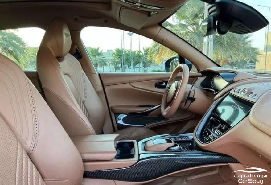 استون مارتن دي بي اكس 4.0T V8 موديل 2021