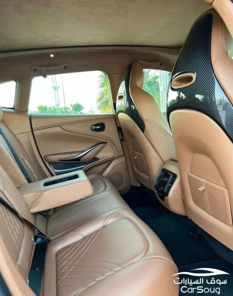 استون مارتن دي بي اكس 4.0T V8 موديل 2021