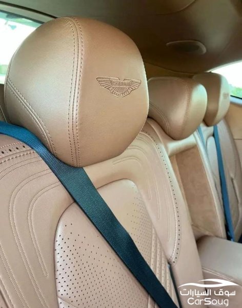 استون مارتن دي بي اكس 4.0T V8 موديل 2021