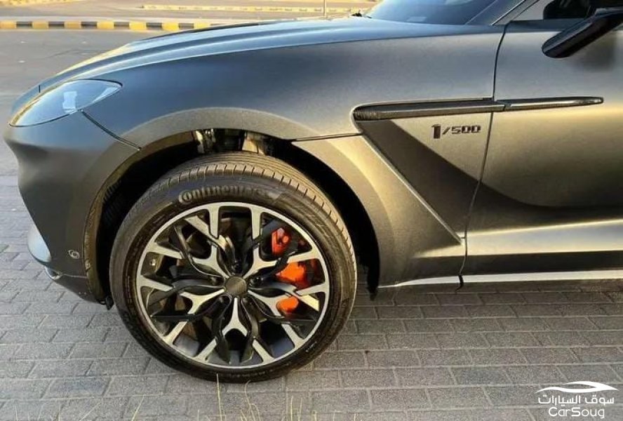 استون مارتن دي بي اكس 4.0T V8 موديل 2021