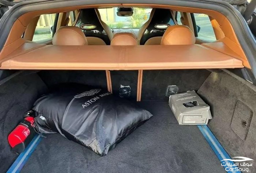 استون مارتن دي بي اكس 4.0T V8 موديل 2021