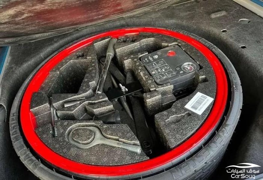 استون مارتن دي بي اكس 4.0T V8 موديل 2021