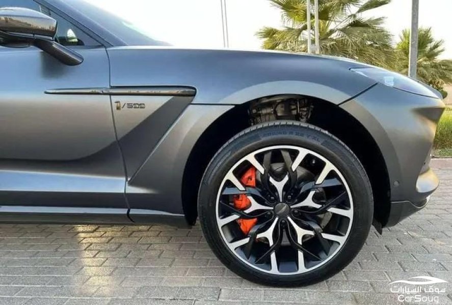 استون مارتن دي بي اكس 4.0T V8 موديل 2021
