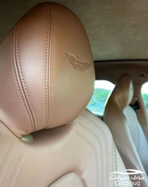 استون مارتن دي بي اكس 4.0T V8 موديل 2021