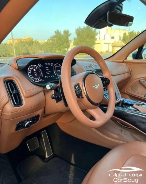 استون مارتن دي بي اكس 4.0T V8 موديل 2021