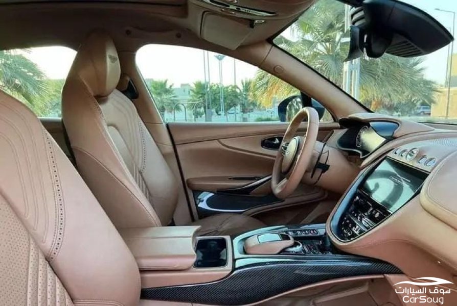 استون مارتن دي بي اكس 4.0T V8 موديل 2021