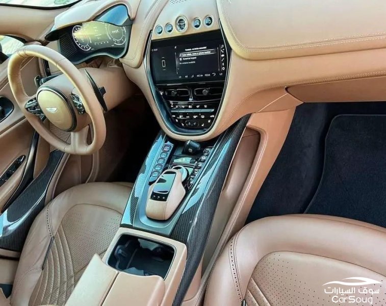 استون مارتن دي بي اكس 4.0T V8 موديل 2021