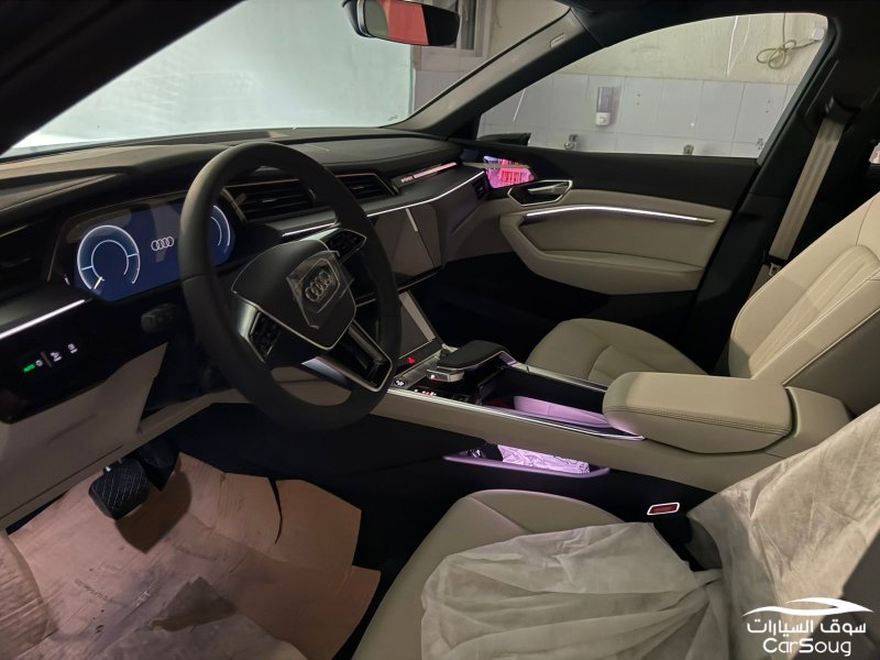 اودي Q8 SLINE e-tron الكهربائيه موديل 2024 جديده