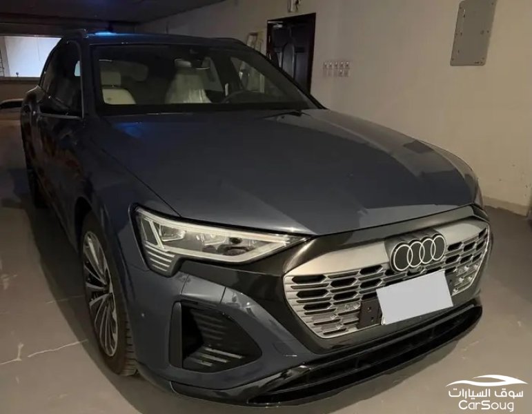 اودي Q8 SLINE e-tron الكهربائيه موديل 2024 جديده