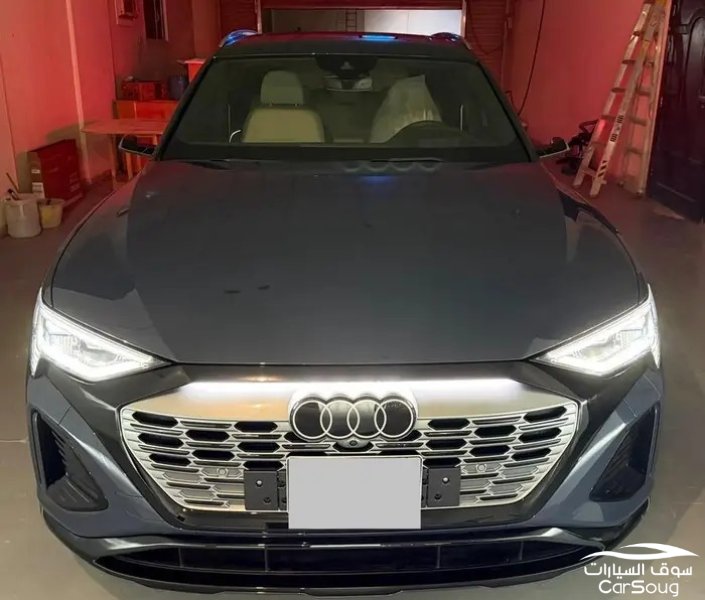 اودي Q8 SLINE e-tron الكهربائيه موديل 2024 جديده