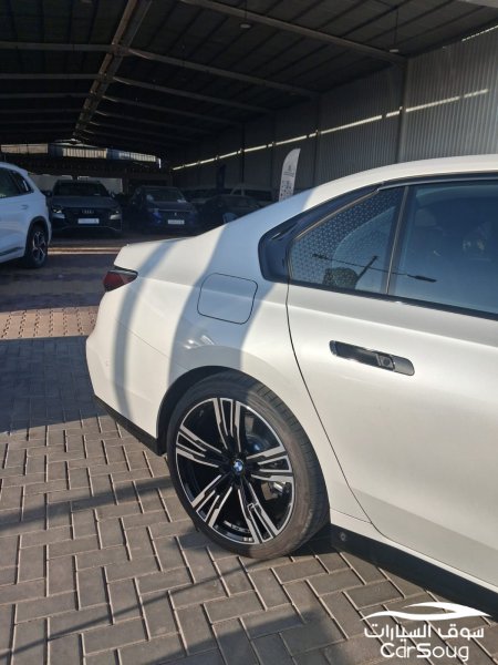 بي ام دبليو 735 LI موديل 2026