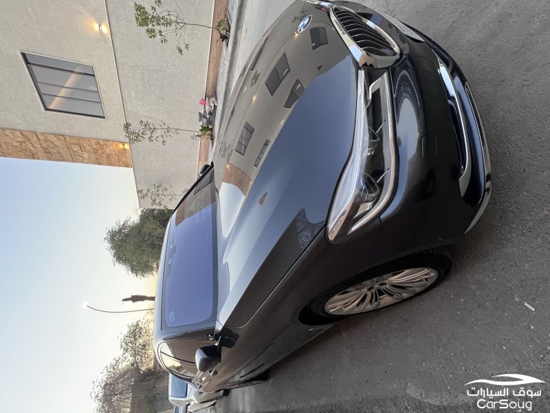 BMW 750 li تحمل لوحه مميزه