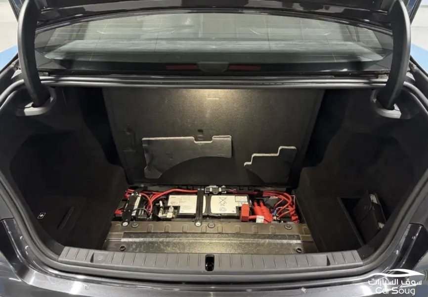 BMW 750 li تحمل لوحه مميزه