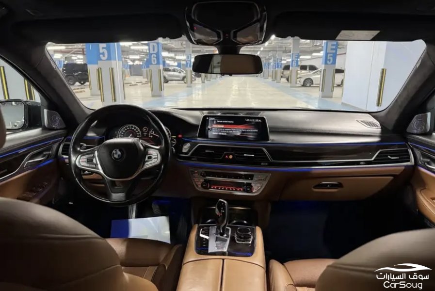 BMW 750 li تحمل لوحه مميزه