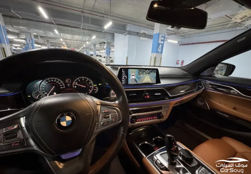 BMW 750 li تحمل لوحه مميزه