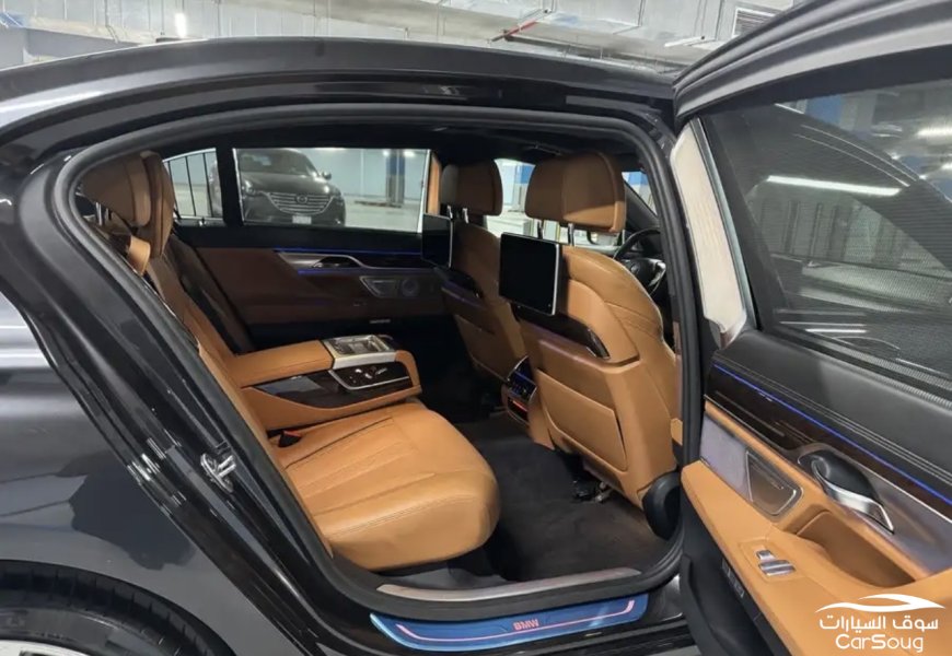BMW 750 li تحمل لوحه مميزه