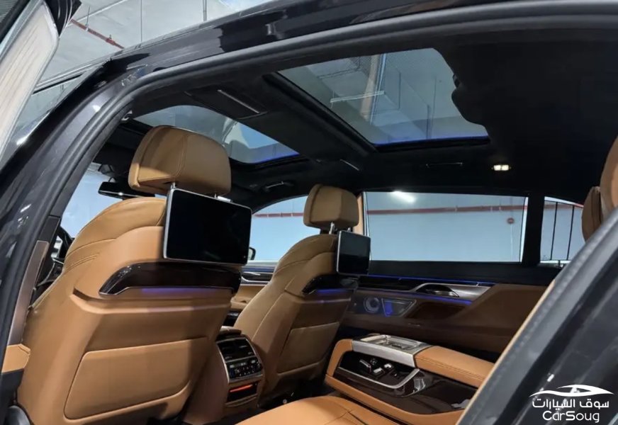 BMW 750 li تحمل لوحه مميزه
