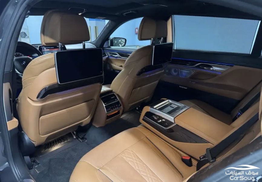 BMW 750 li تحمل لوحه مميزه