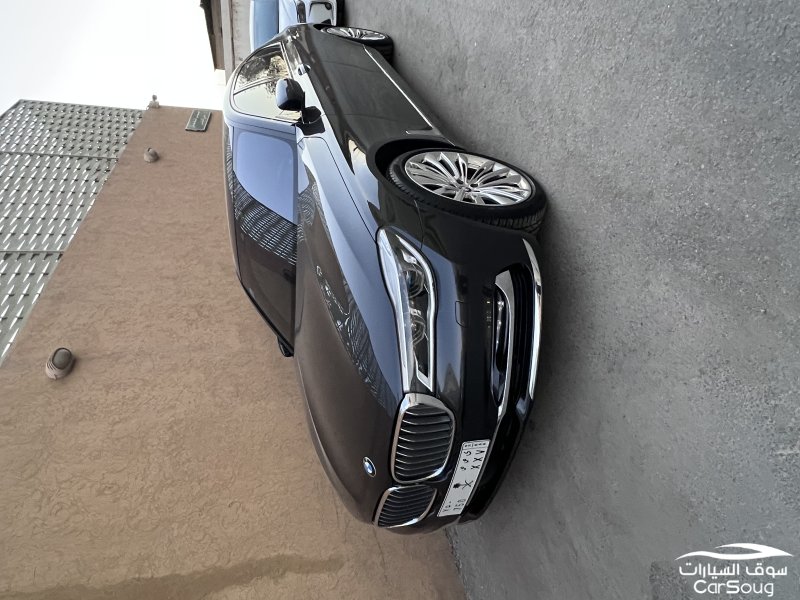 BMW 750 li تحمل لوحه مميزه