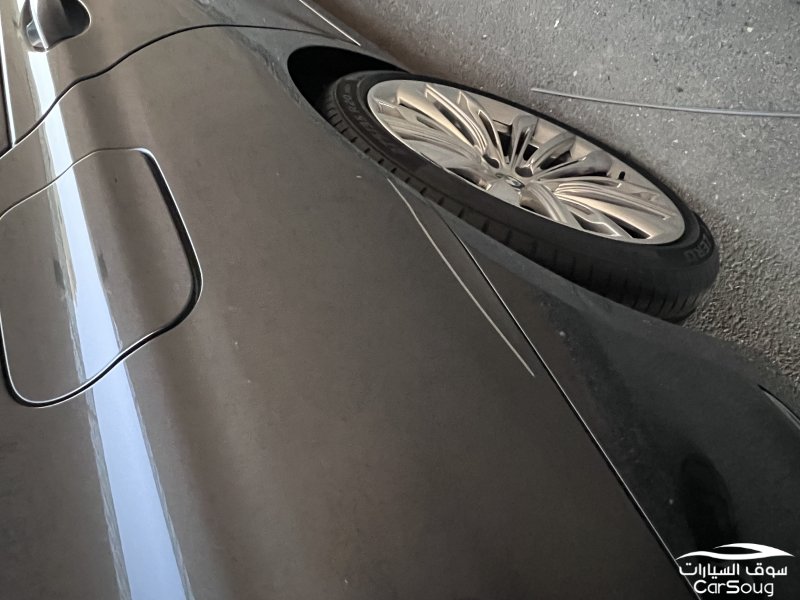 BMW 750 li تحمل لوحه مميزه