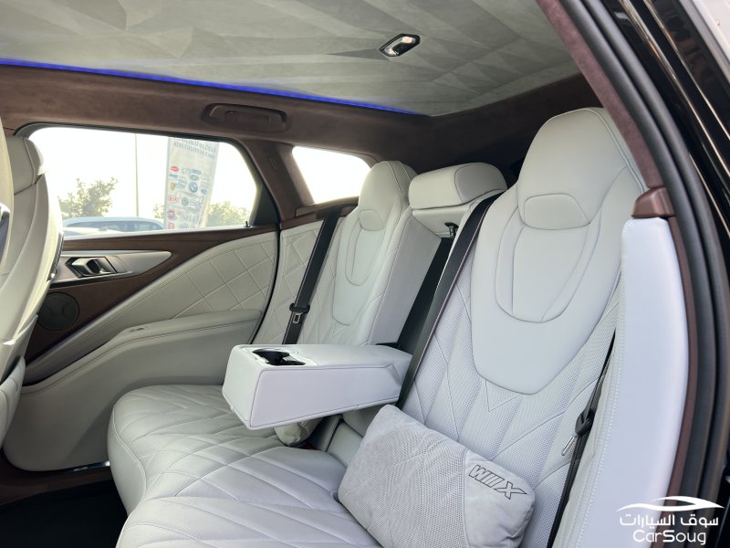 بي ام دبليو XM بلاك اديشن موديل 2023