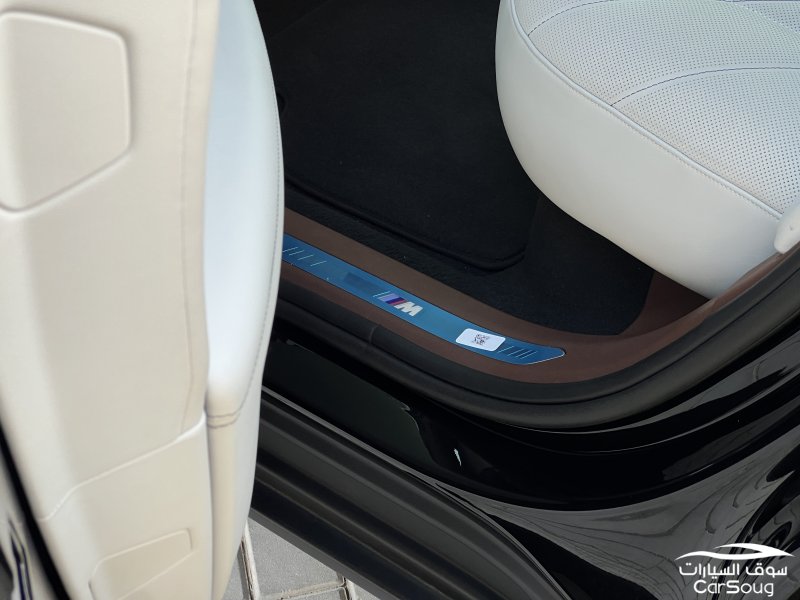 بي ام دبليو XM بلاك اديشن موديل 2023