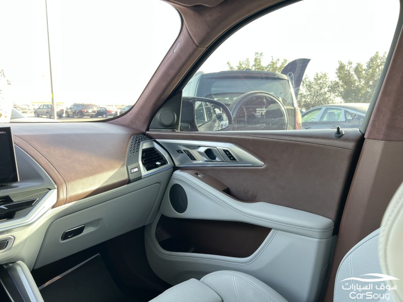 بي ام دبليو XM بلاك اديشن موديل 2023