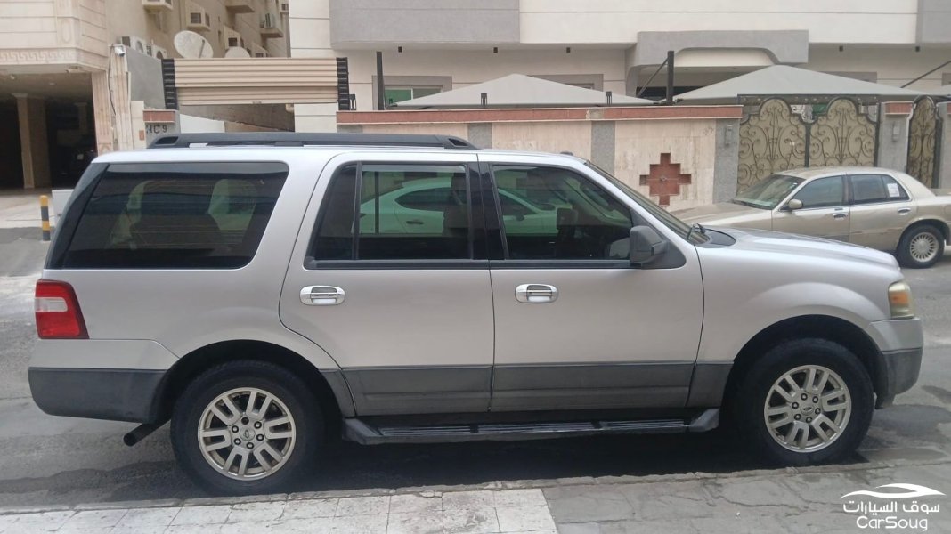 فورد اكسبيديشن XLT 4X2 موديل 2011