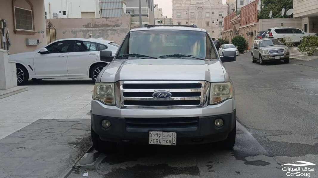 فورد اكسبيديشن XLT 4X2 موديل 2011