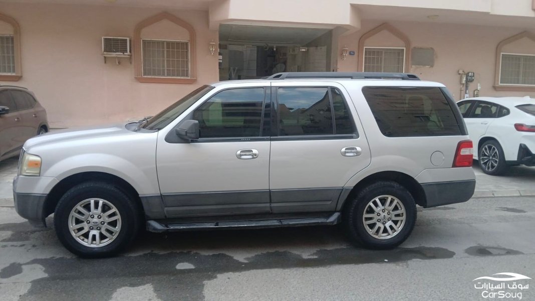 فورد اكسبيديشن XLT 4X2 موديل 2011