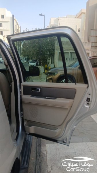 فورد اكسبيديشن XLT 4X2 موديل 2011