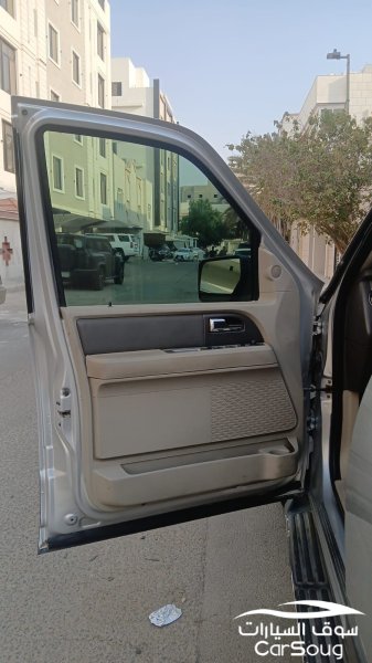 فورد اكسبيديشن XLT 4X2 موديل 2011