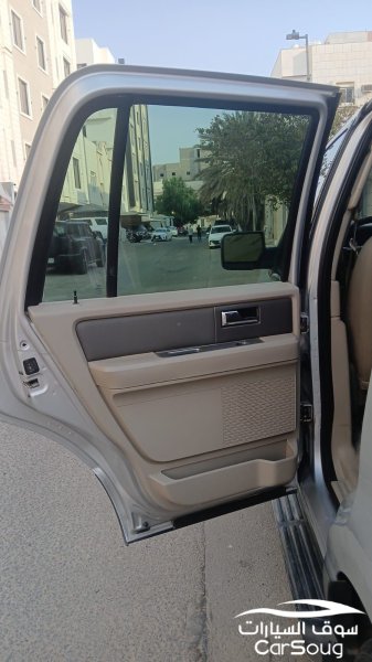 فورد اكسبيديشن XLT 4X2 موديل 2011