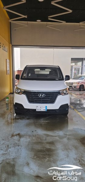 هيوندايH1 بضاعه للتنازل باقي 19 قسط وممشى اقل من 5000