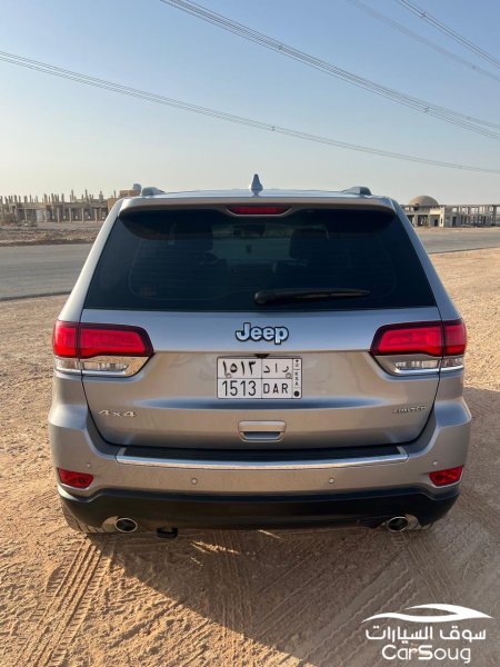 جيب جراند شيروكي ليميتد V6 موديل 2021 بحالة الوكاله