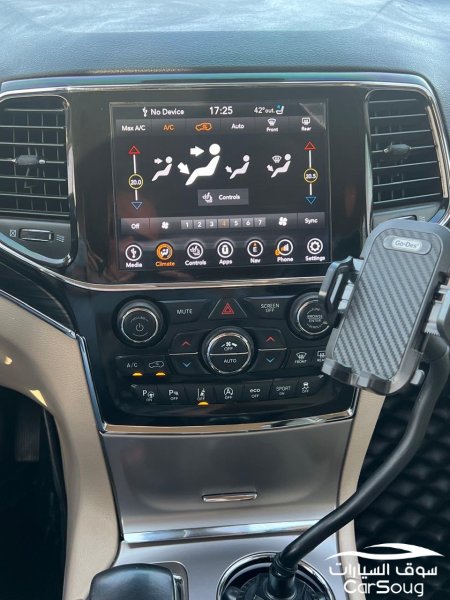 جيب جراند شيروكي ليميتد V6 موديل 2021 بحالة الوكاله