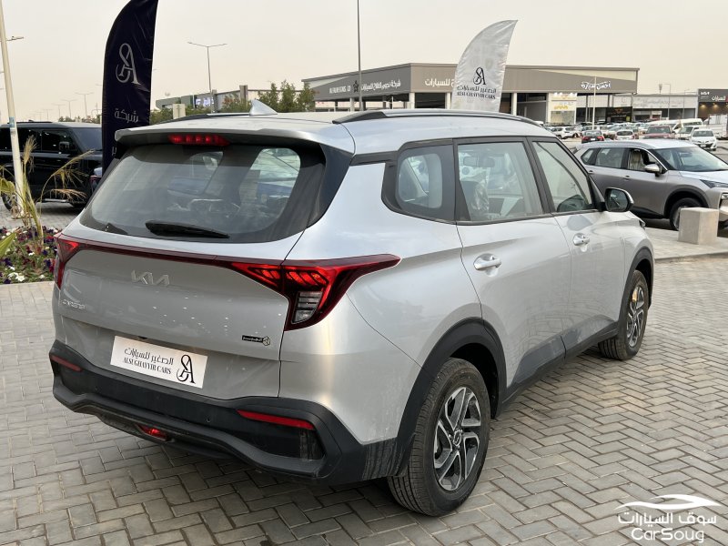 كيا كارينز ستاندرد موديل 2025