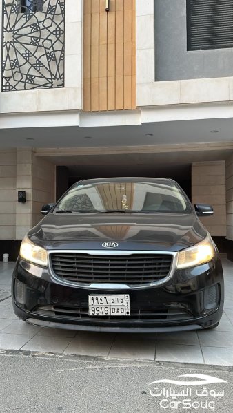 سيارة عائلية كيا كرنفال