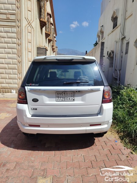 لاند روفر LR2