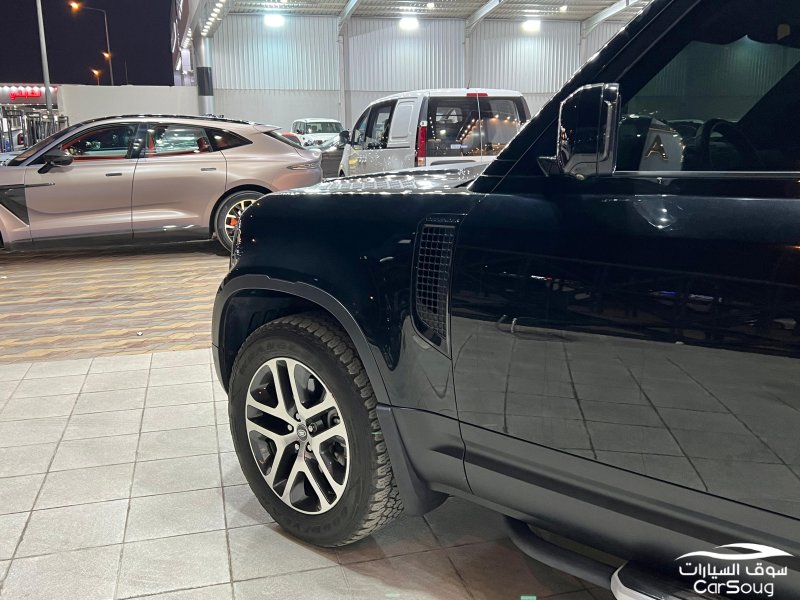 لاند روفر ديفندر 90 V4 موديل 2023