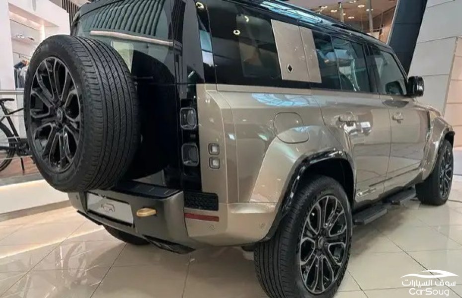 لاند روفر ديفندر اوكتا V8 موديل 2025