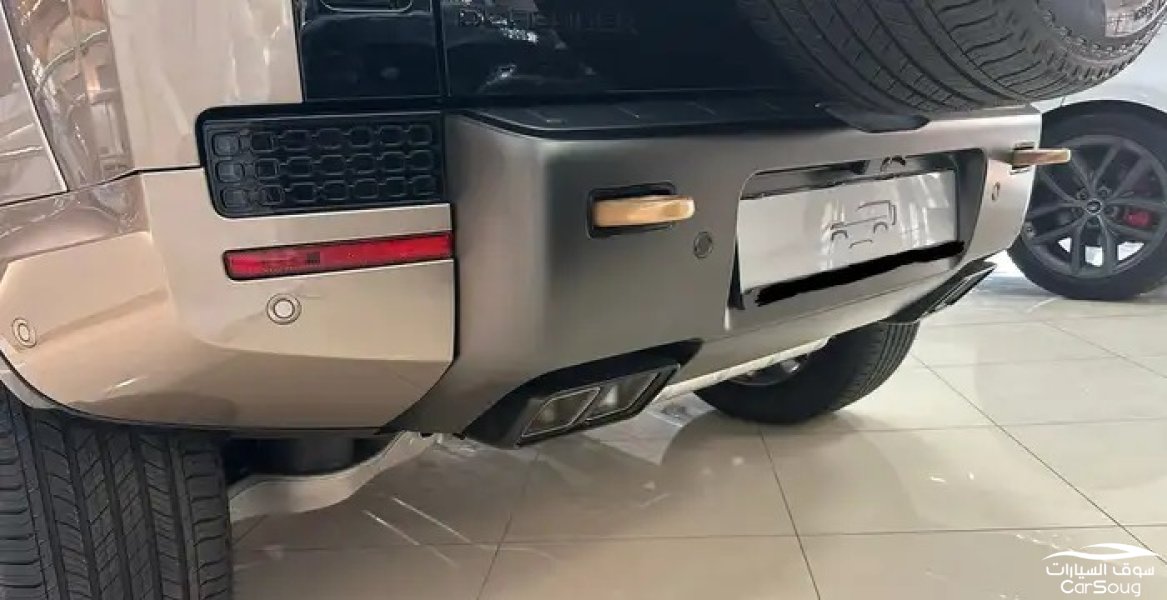 لاند روفر ديفندر اوكتا V8 موديل 2025