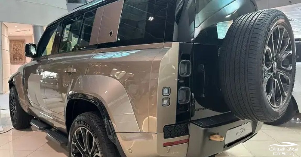 لاند روفر ديفندر اوكتا V8 موديل 2025