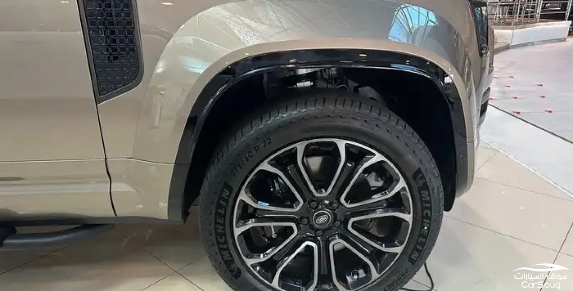 لاند روفر ديفندر اوكتا V8 موديل 2025