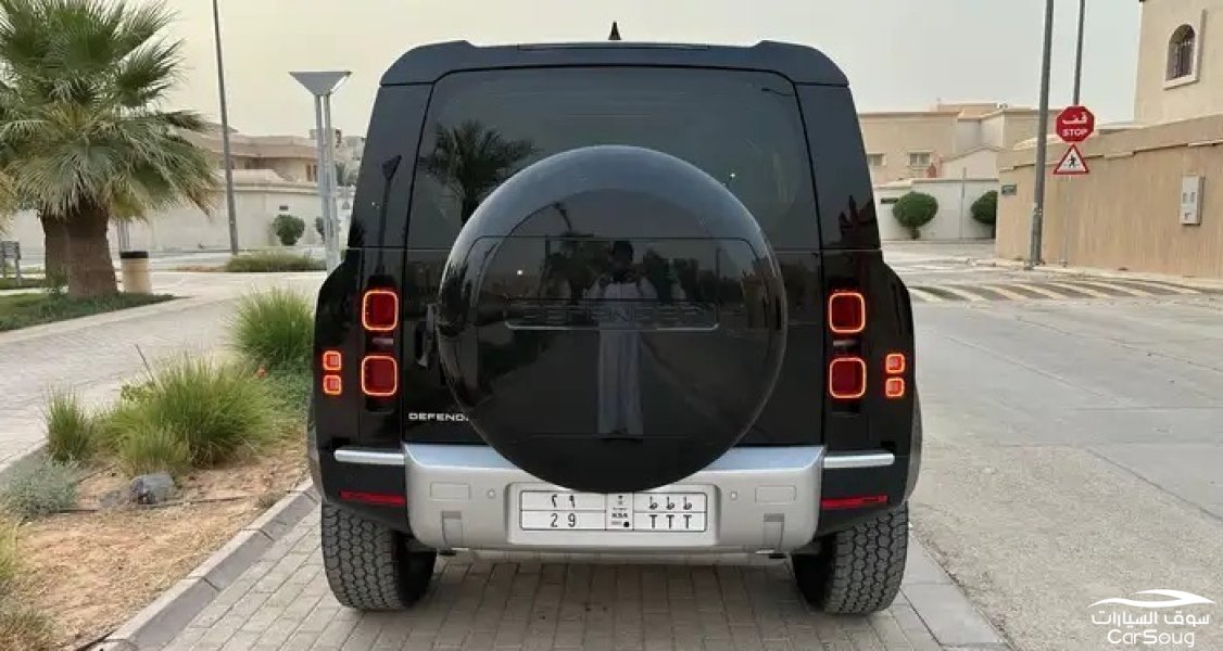 لاند روفر ديفندر V4 موديل 2025 جديده