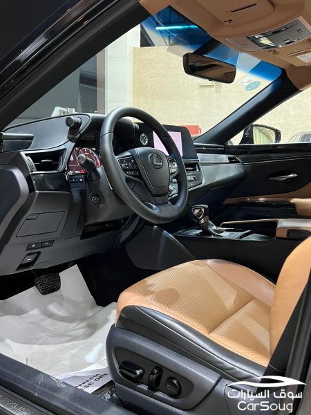 لكزس ES 250 ستاندرد سعودي موديل 2023