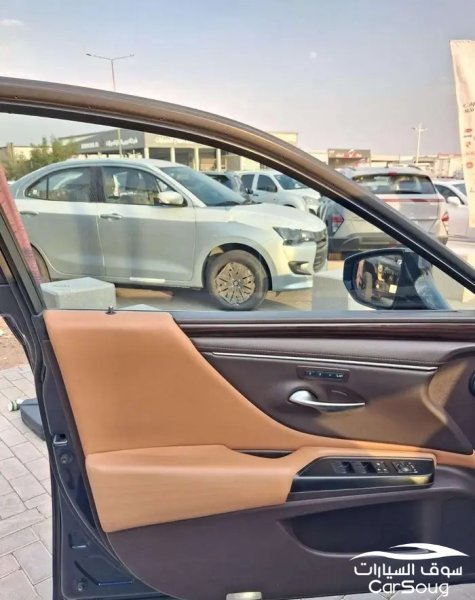 لكزس ES300 AH موديل 2020
