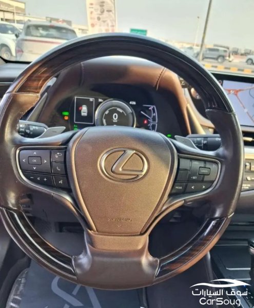 لكزس ES300 AH موديل 2020